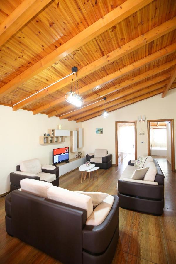 Laerti'S Attic Apartment Vlorë Exterior foto